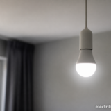 Чому LED-лампа блимає після вимкнення