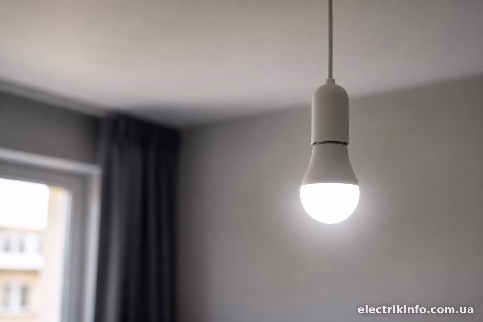 Чому LED-лампа блимає після вимкнення